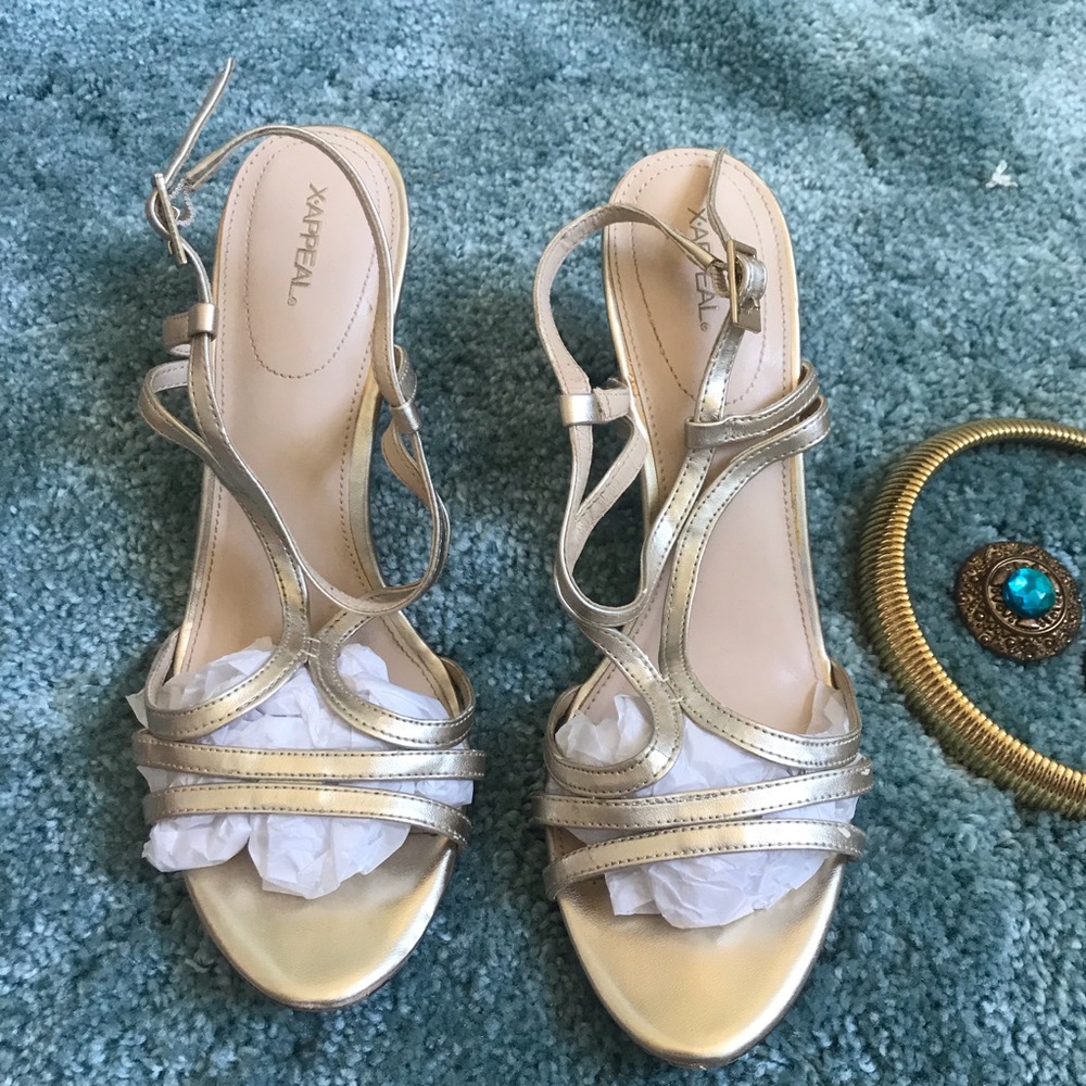 🦋 X-APPEAL Gold Strappy Sandals